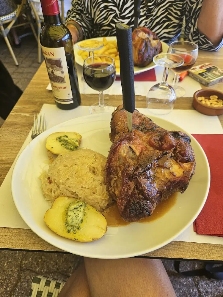 Jarret À la Broche Avec Choucroute